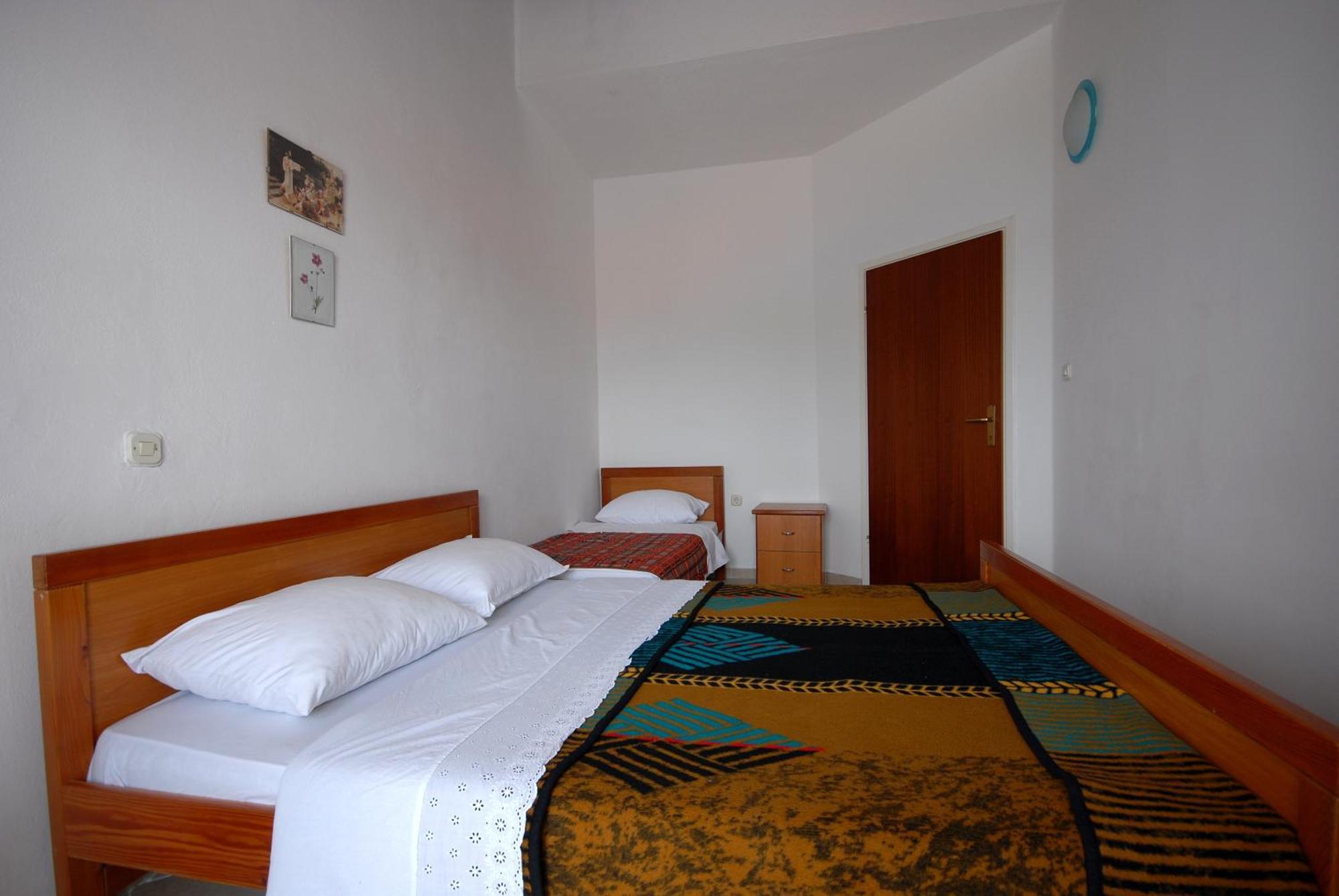 Apartments And Rooms With A Swimming Pool Kali, Ugljan - 14083 Номер фото